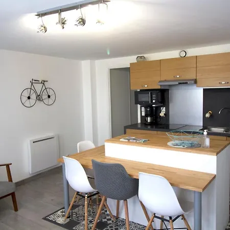 Cosy Apartment In The Center Of La Flotte Buitenkant foto